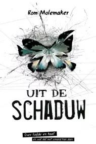 UitDeSchaduw_pluizer_0.jpg