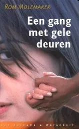 pluizer_een_gang_met_gele_deuren.jpg